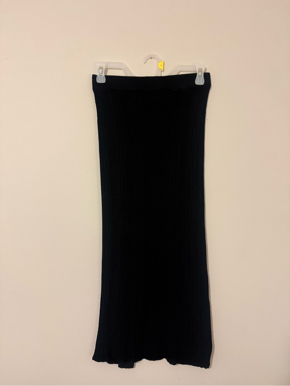 Fitted long skirt